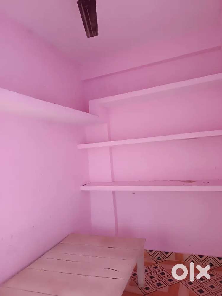 Room for girls at Rs 3200