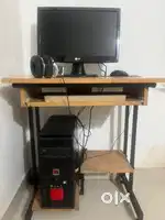 I want to sell my Computer with Woodan Table