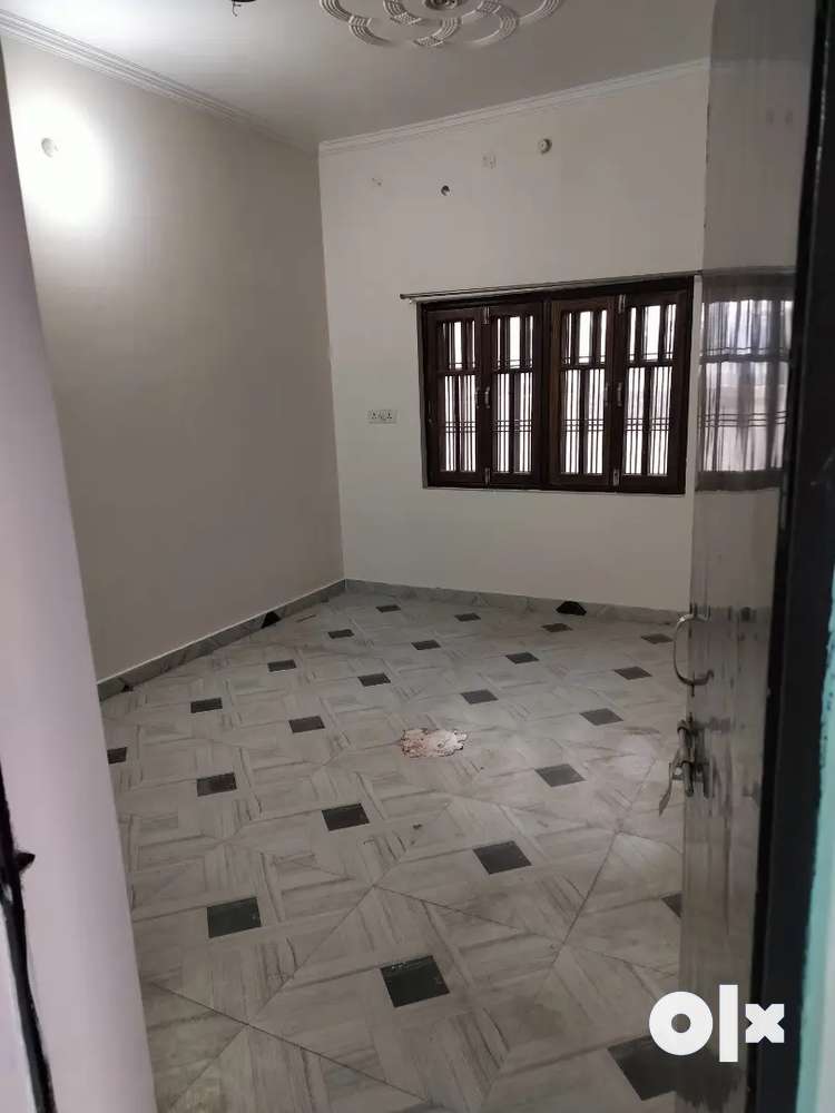 2 BHK House for rent on 1st floor Ashiyana sec M @10000