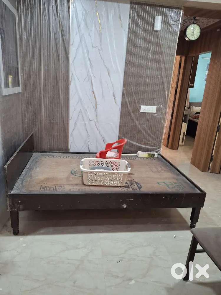 Selling of wooden bed