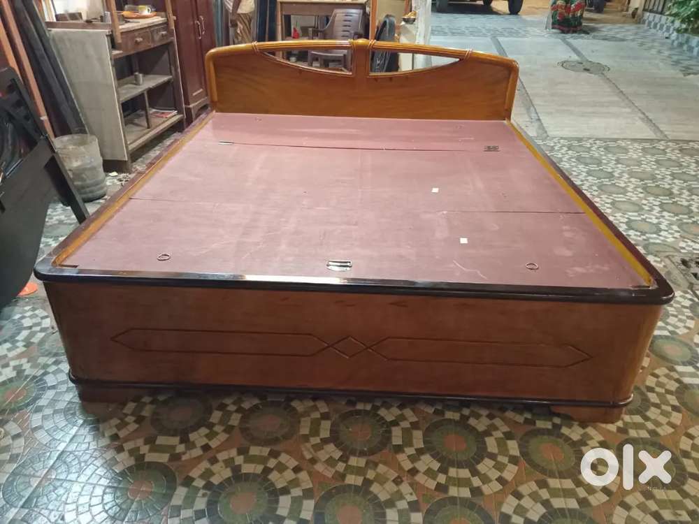 Box teak wooden bed