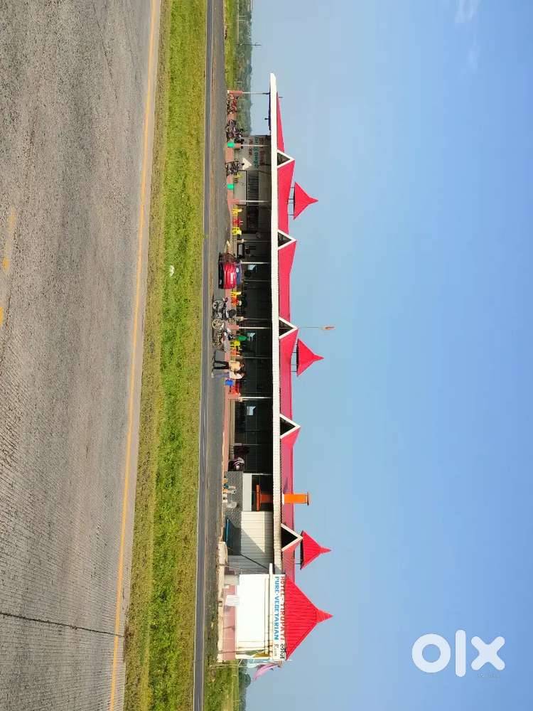 Well maintained hotel daily earn rs40000 170 *300.