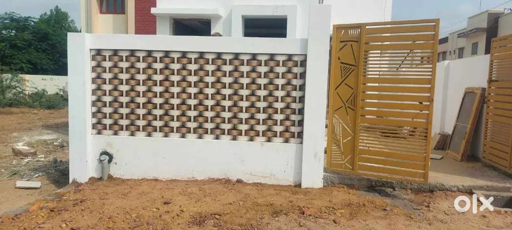 3bhk.3atage washrooms 1 comen  3badrooms  full size full carparking