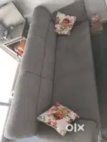 5 months old sofa, 3 year fabric warranty and 5 years form warranty