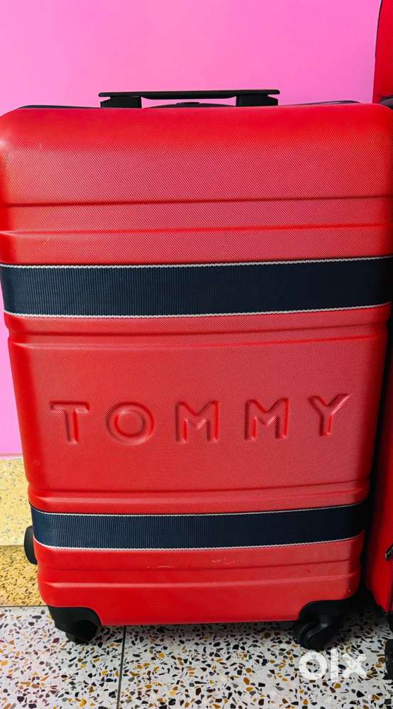 Tommy Hilfiger Suitcase (M) Size