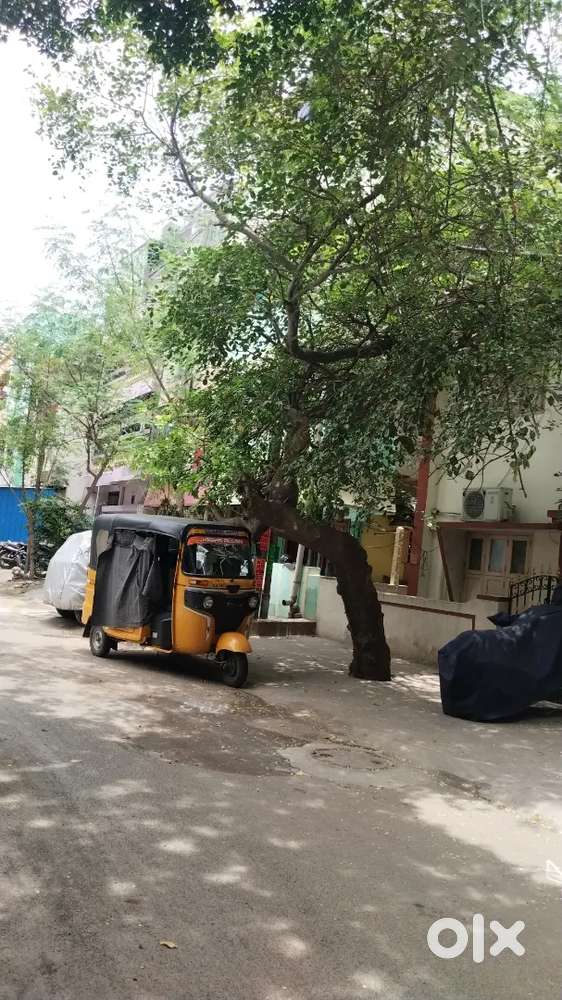 Mount Road thousand lights 4 BHK Land-600 Sqft. Rs 1.75 Cr negotiable