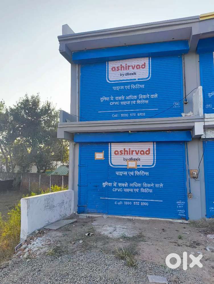 Road-facing double-floor commercial shop for rent