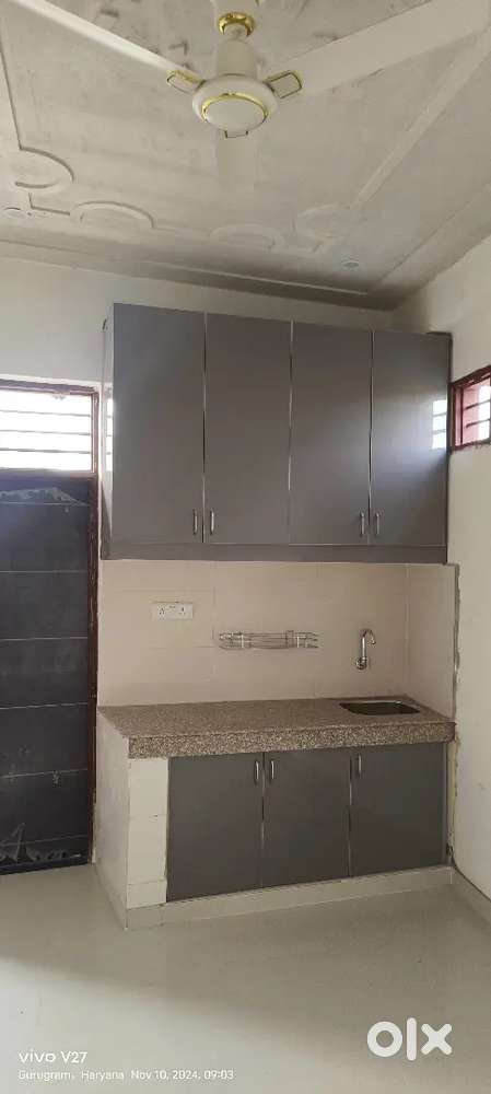 1RK WITH BALCONY SINGLE PERSON ONLY FAMILY NOT ALLOWED