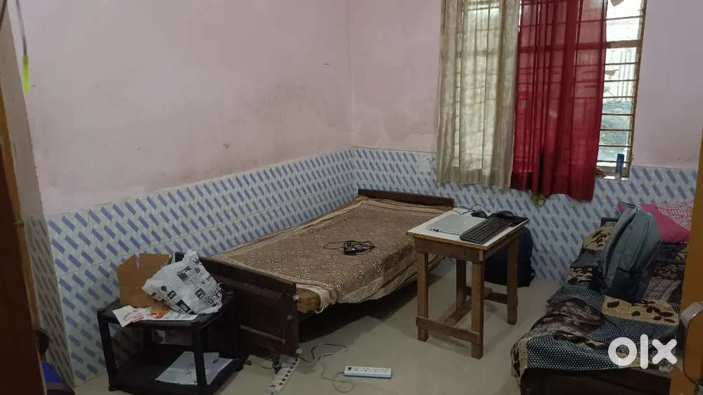 2 BHK semi furnished room/flat