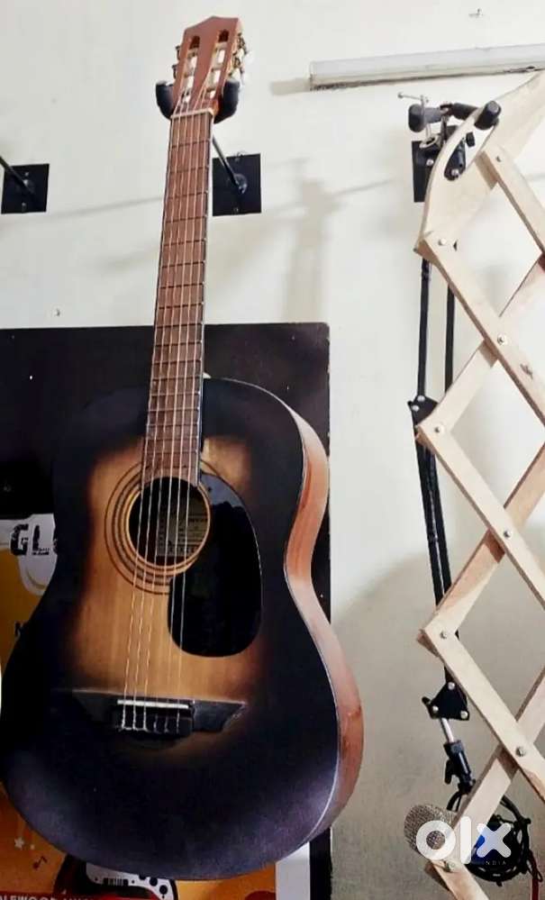 CLASSICAL GUITAR WITH TRUSS ROD