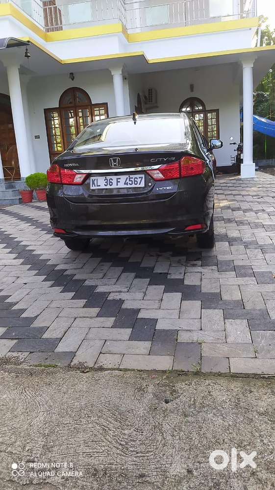 Well maintained single use rarly only service by showroom.