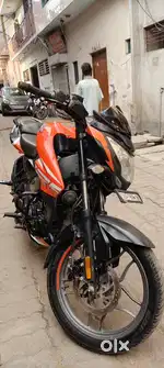 New condtion h dusri leni h is liye bech raha hoon