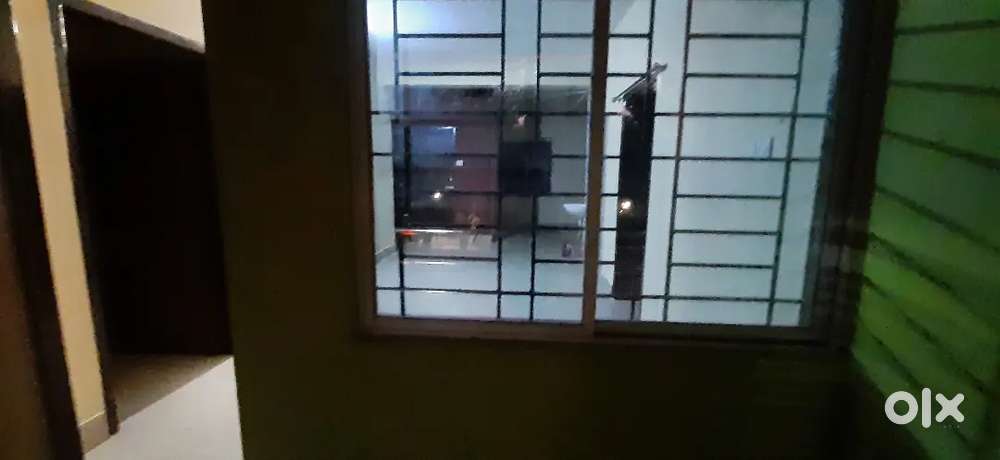 3BHK spacious flat (1300 sq.) available for rent .