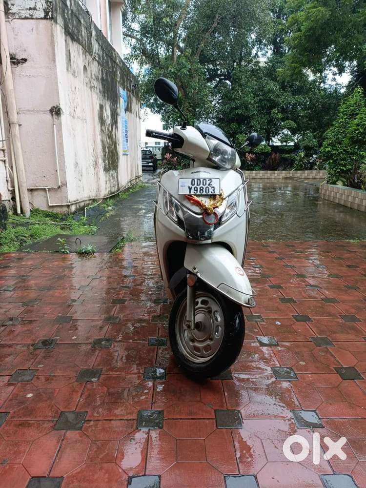 Honda Activa 125  0 damage  Pearl White  Single Owner  Smooth ride