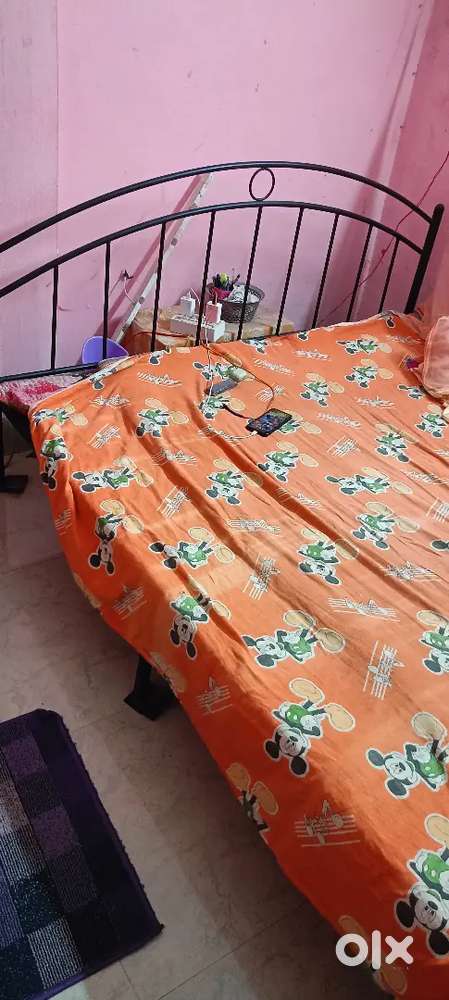 Iron bed king size with wooden ply call