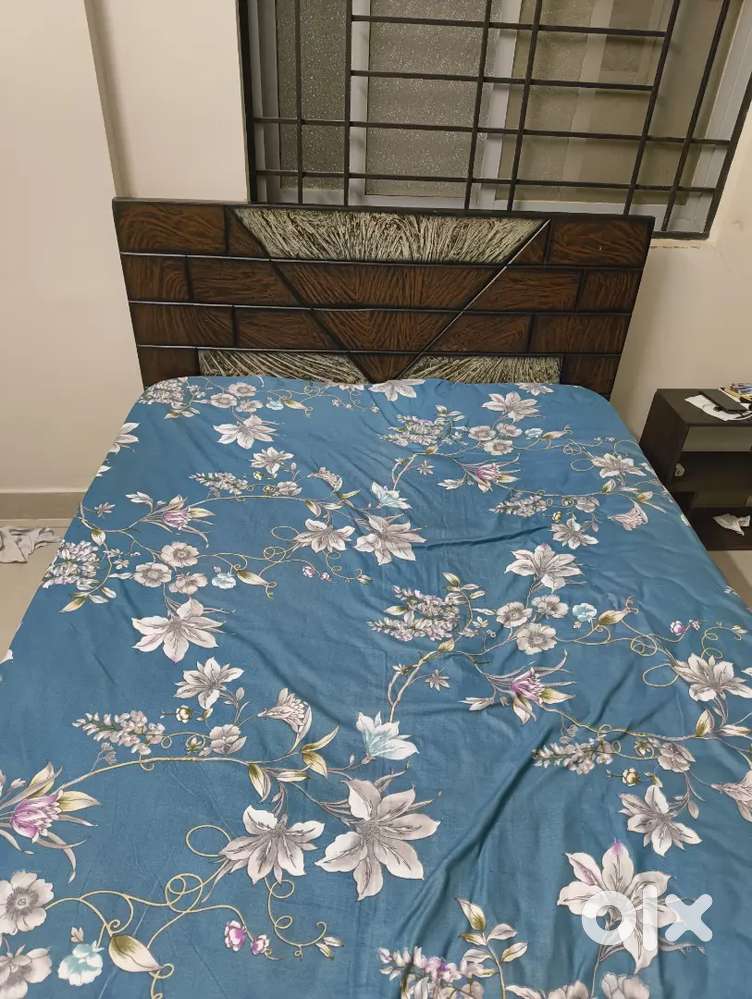 Queen size Bed with Memory foam Mattress - Almost new, used 1 year