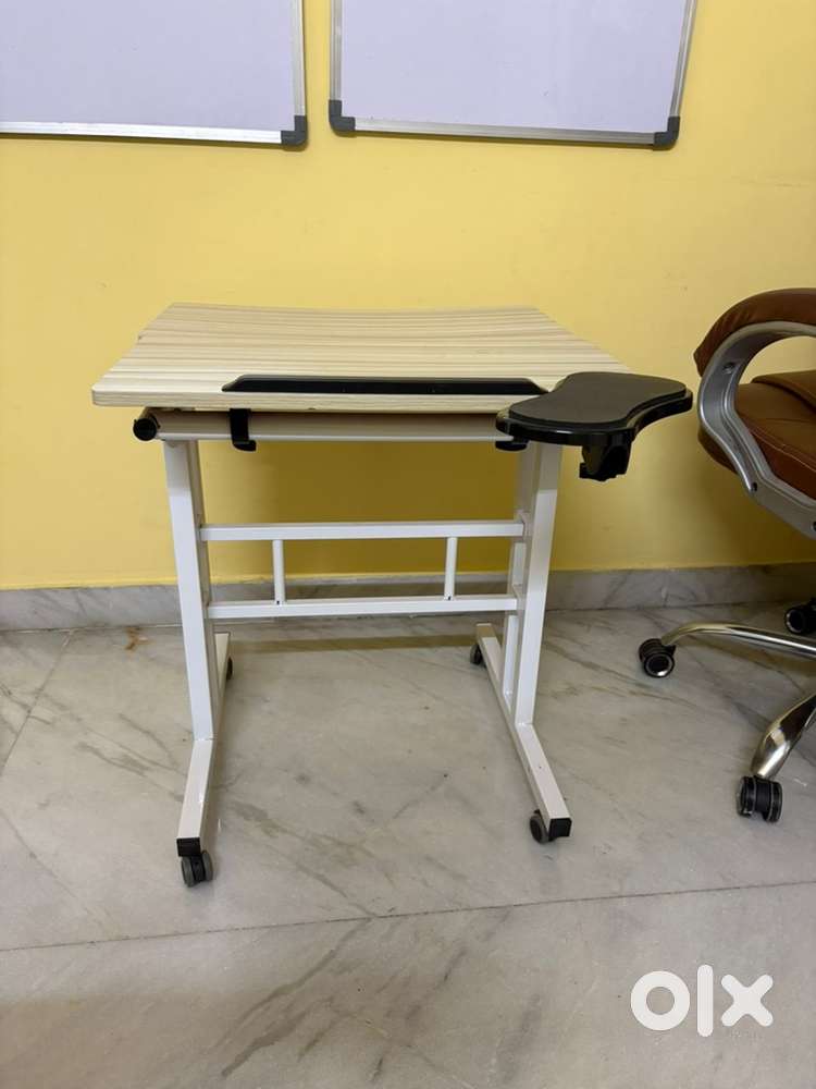 Height adjustable Computer /Laptop Table
