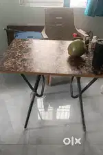 Folding table