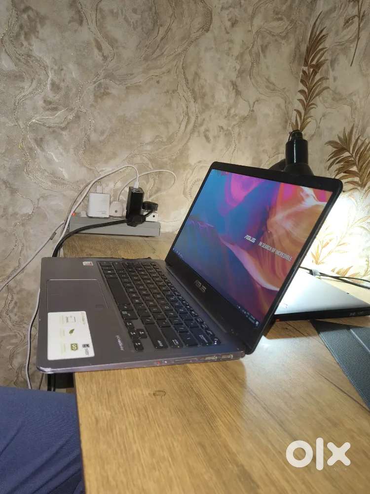 Asus slim laptop Amd 4 Cores 8GB Ram 512GB SSD