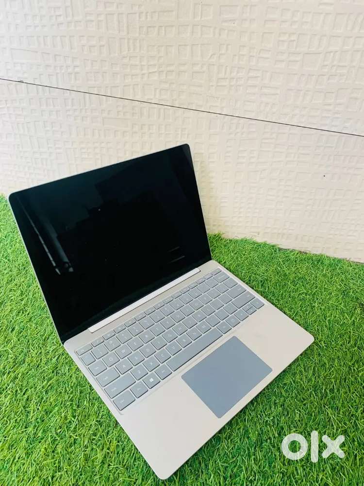 Microsoft Surface Go_ i5 10th Gen / 16 GB RAM / 256GB SSD