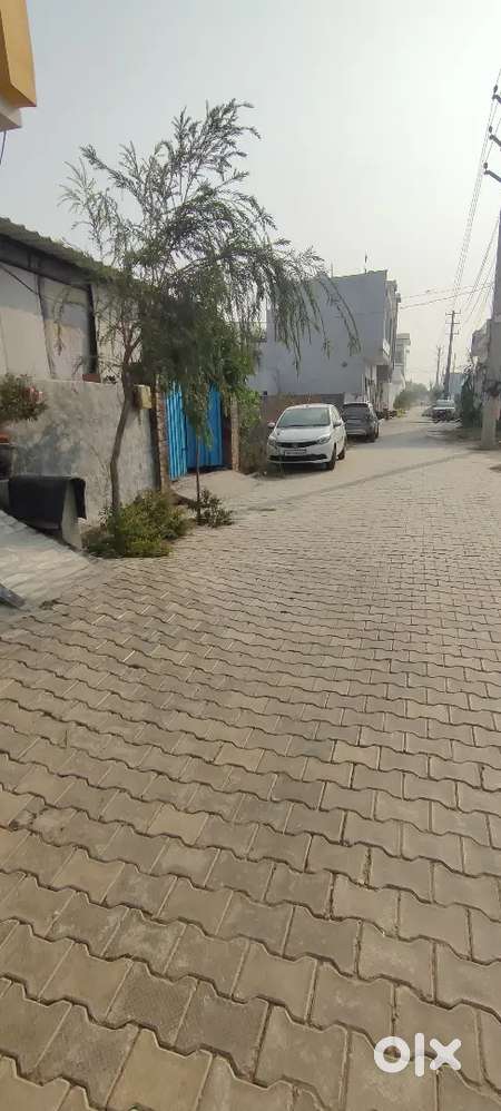 Plot 23.5*30 in top residential Society