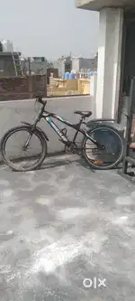 New cycle h chath pr khadi Rehti h Or gym ki banch h road plate bhi h