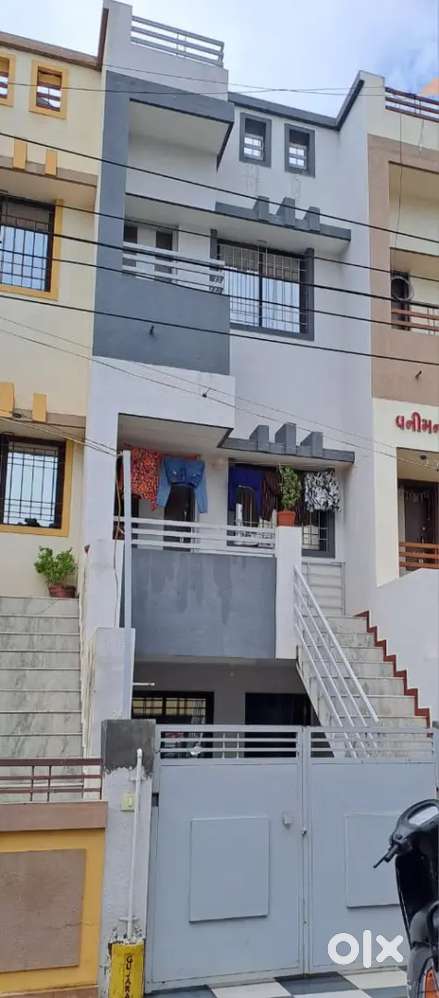 4 BHK WITH PARKING HOUSE NEAR RADHE CHOWK