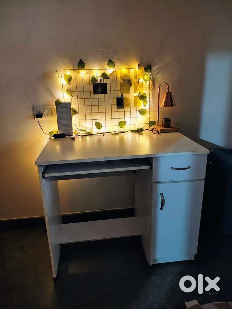 Selling a study table with chair and a double bed mattress