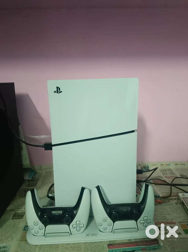 Ps5 console with disc adition with 2 joysticks