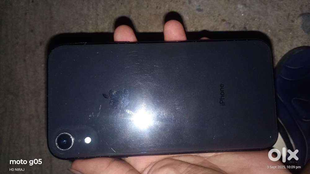 Iphone Xr battry health 77% Face id working true tone working