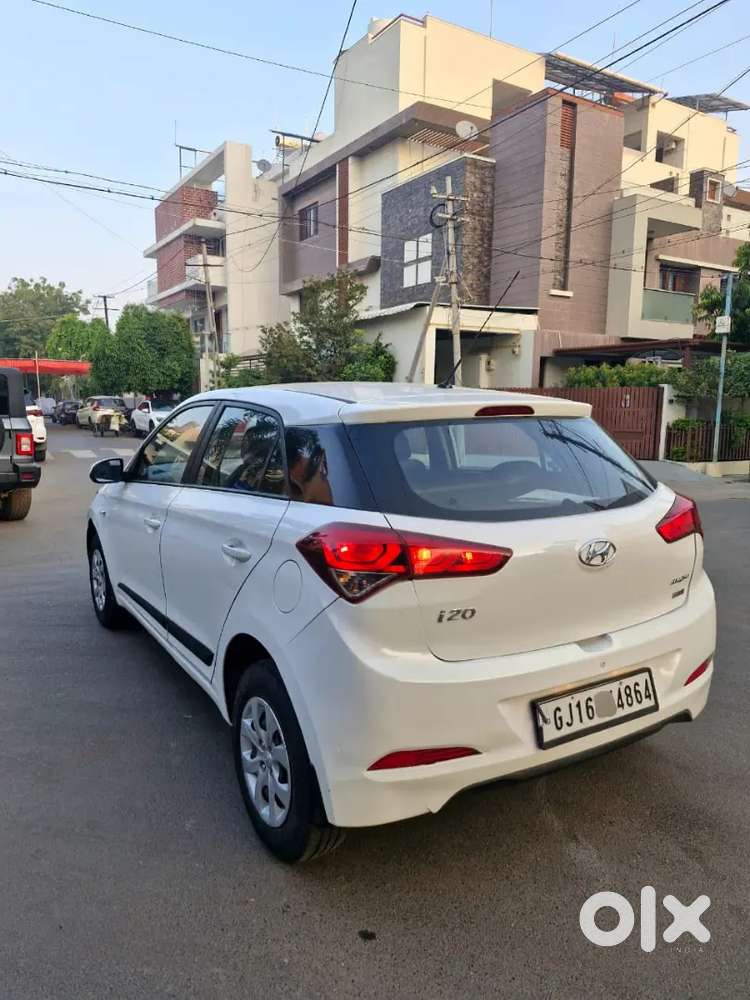 Hyundai i20 2017 magna petrol-cng car
