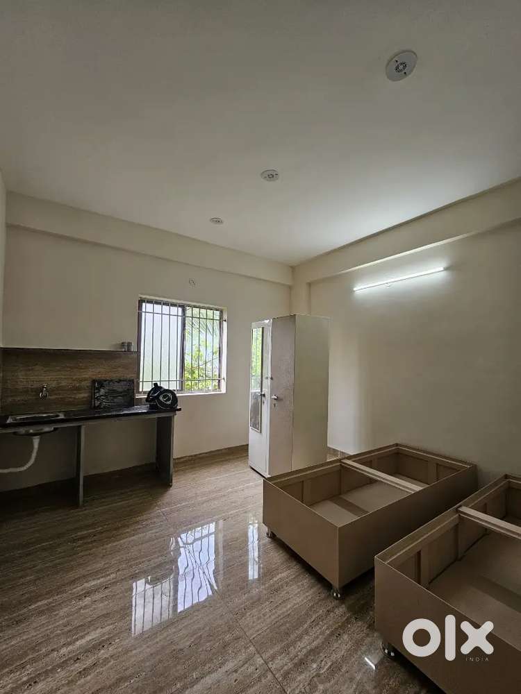 INDEPENDENT 1RK SEMI FURNISHED FOR BOYS/GIRLS/COUPLES