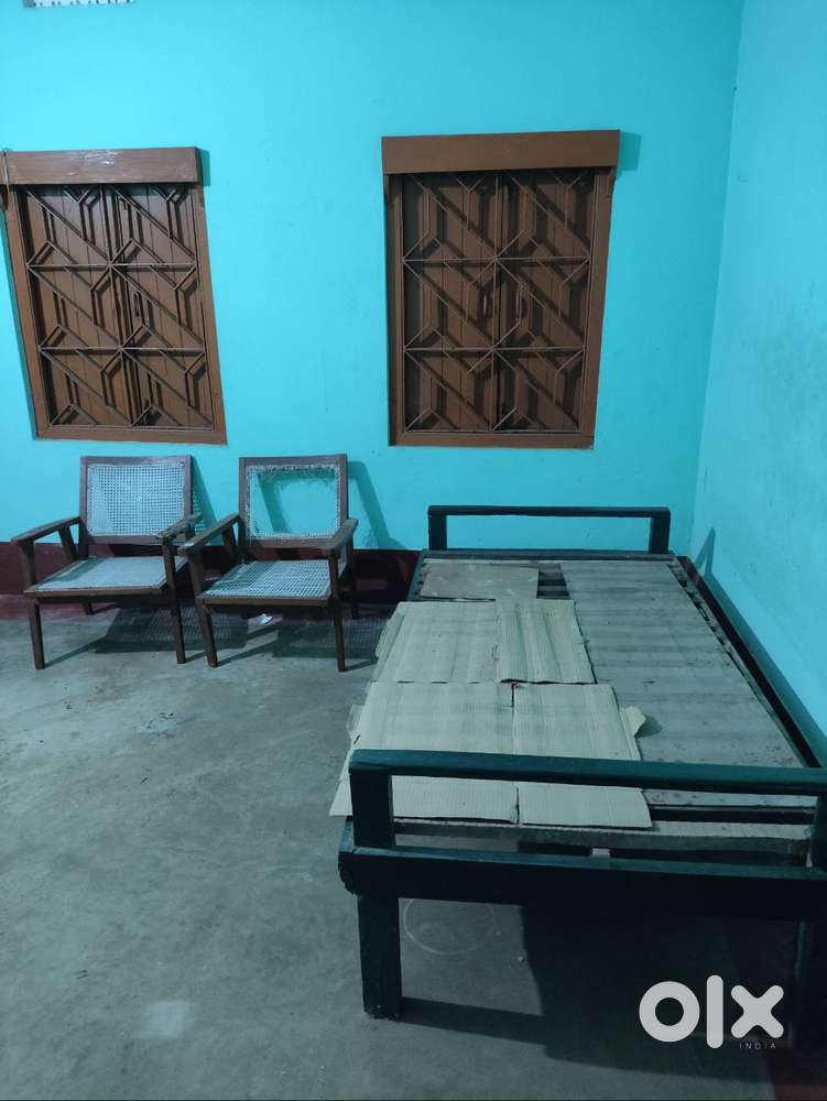 Pipeline gas and garage are available