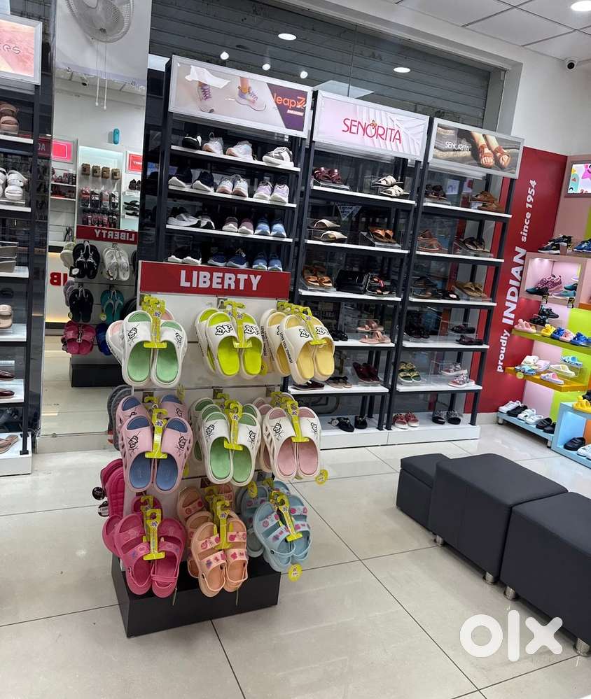Staff required for footwear store