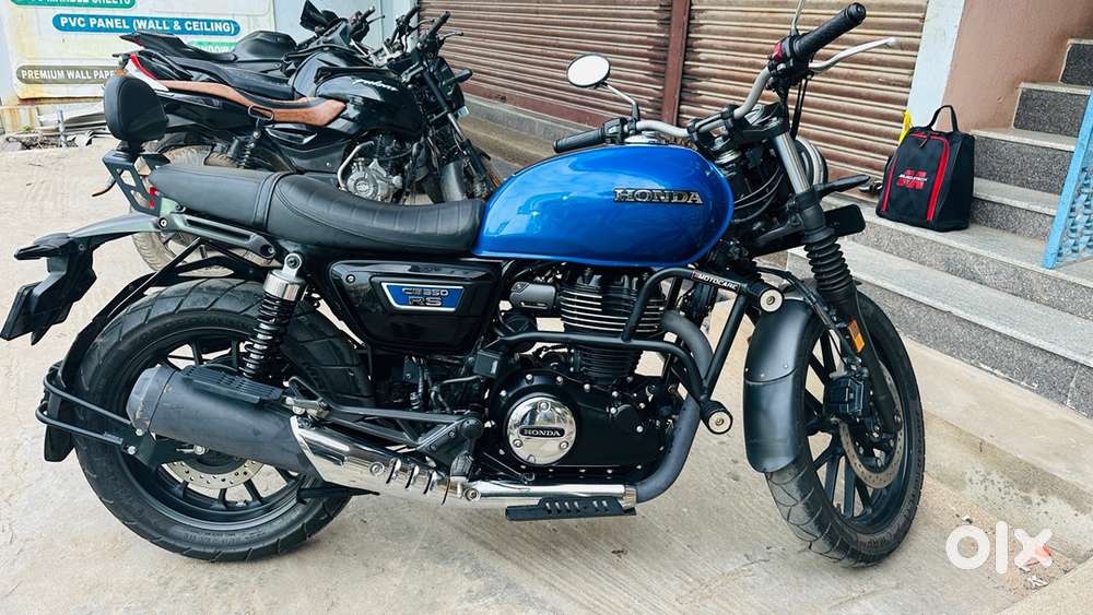 Very less used showroom track less driven