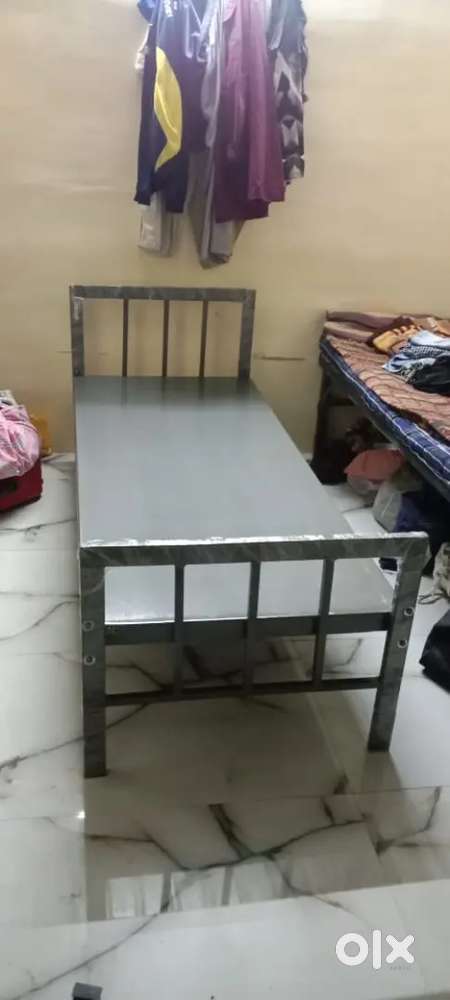 Single cot (⁠*⁠_⁠*⁠)