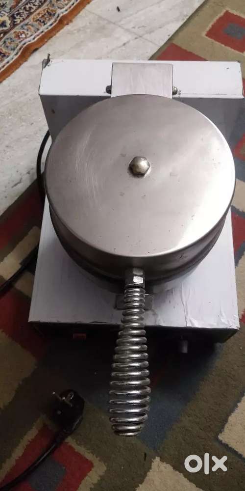 Electric Round Waffle Maker Machine for Hotel and Restaurant, 1200W