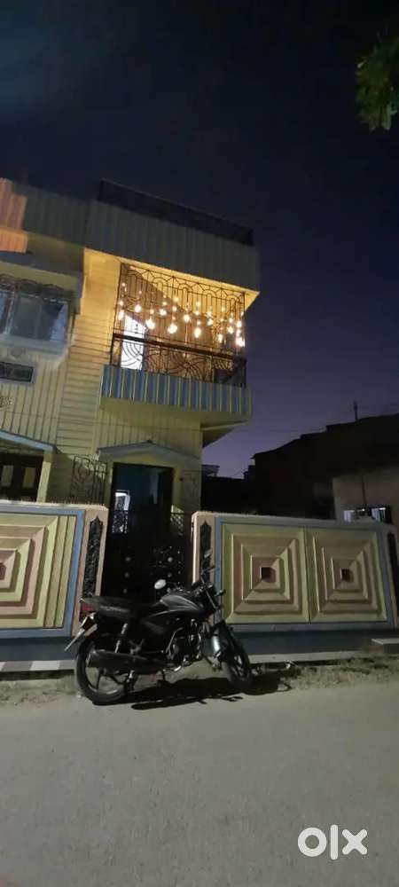 5 BHK independent house for sale on Main Road with Car Parking