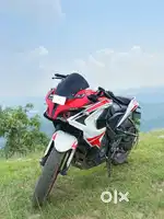 Pulsar rs 200 singal hand yus 2018 model 1st ownar price 1 lakh 5 hjar