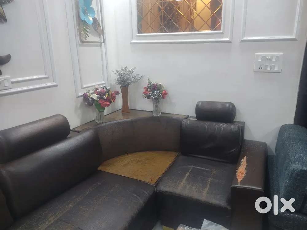 Sofa two puffy with table