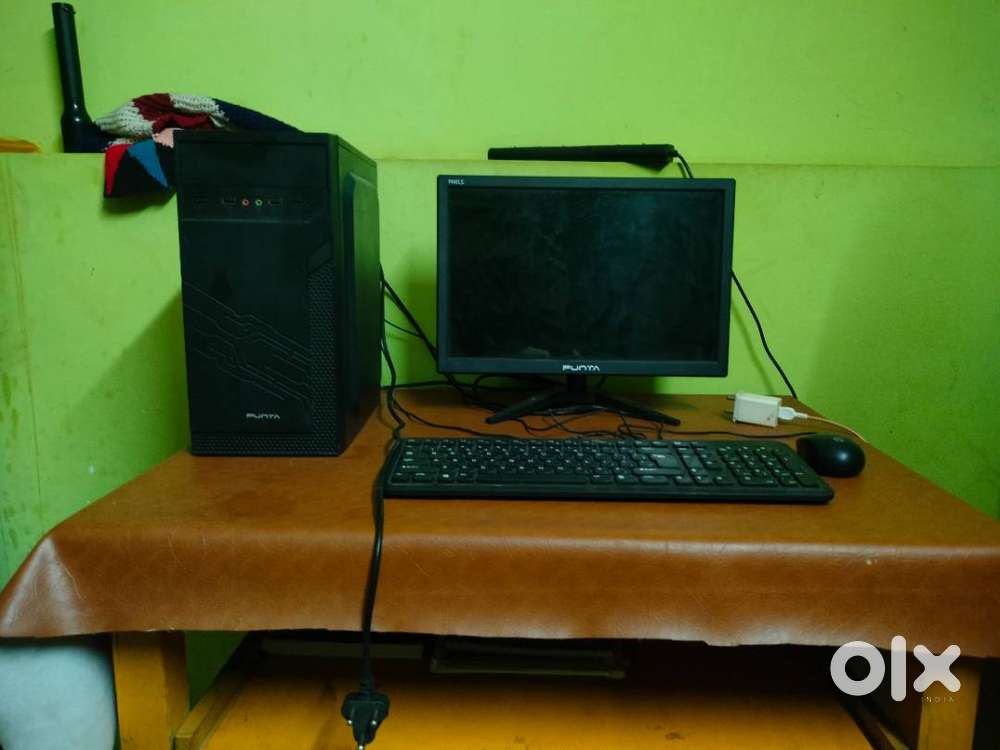 Punta computer and mouse and keyboard are HP company