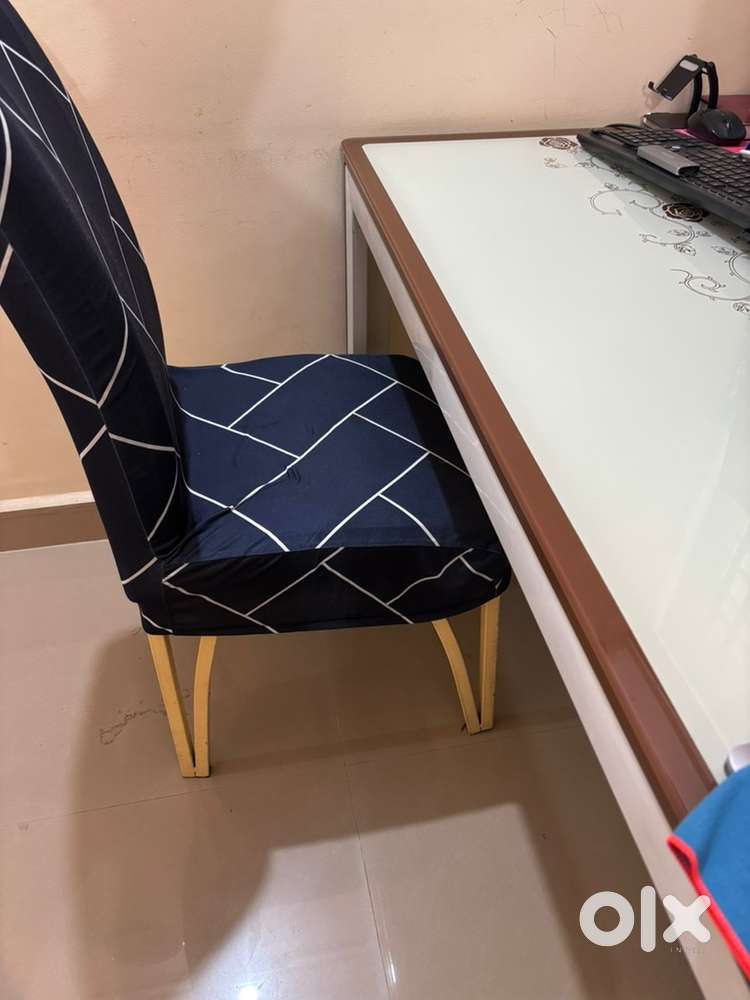 Dinning table  and 4 chair with cushions