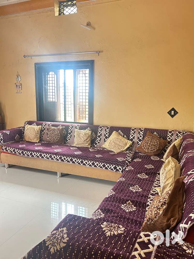 8 seatet Newly made sofa with Cushions and Cover