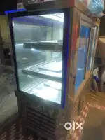CAKE DISPLAY COUNTER