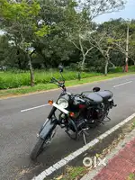 Classic 350 Stealth Black  edition