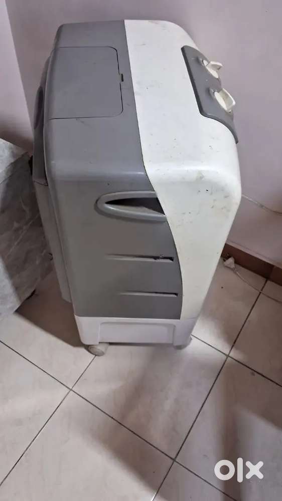 Cooler orient water and air bothe