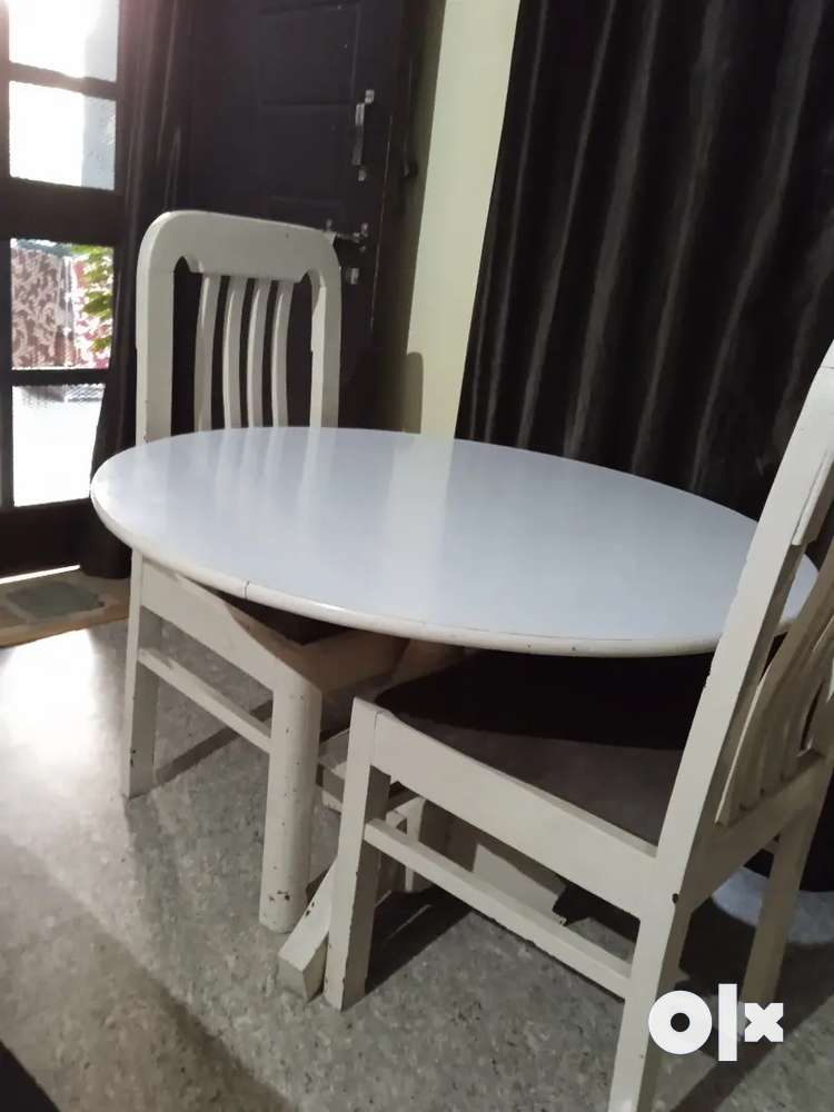 Saling Table & Chair