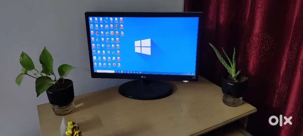 Desktop PC core 2duo, LC HD 20monitor, cordless mouse, HP key board