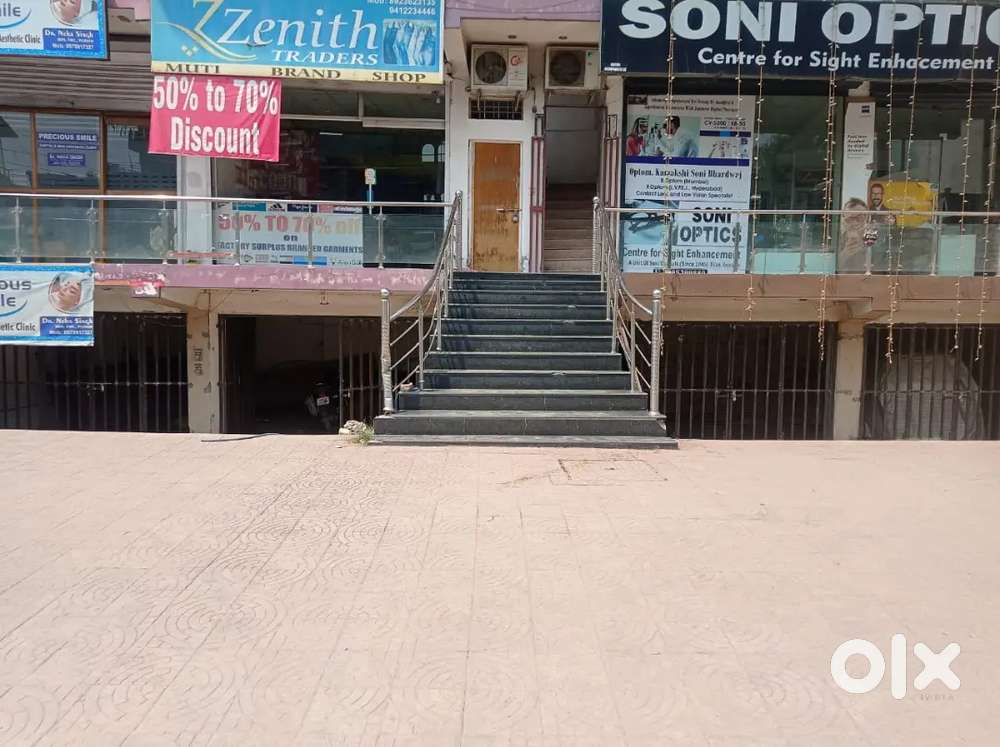 Ground floor shop for rent