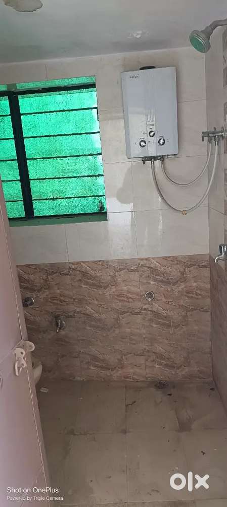 1st floor 2 room for family or girls